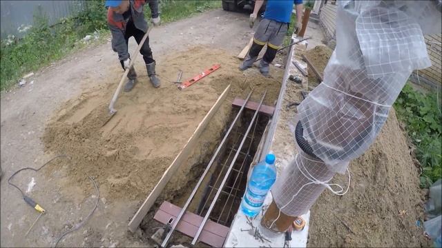Фундамент откатных ворот своими руками. Расходы. Забор часть 34. смотреть онлайн
