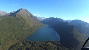 На вертолёте по Алтаю... Из Чемала к Мультинским озёрам.
russian-expeditions.