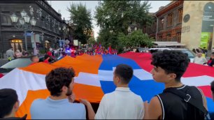 Флаги, шествие, "Кочари": как в Армении отмечают День Конституции