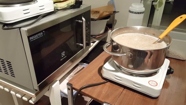 Варю кашу на четырехзерновой хлопье,Кашу легко и быстро приготовить на электрической тарелке смотреть онлайн