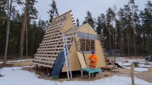 Строим треугольный домик. Мы строим базу отдыха своими руками.