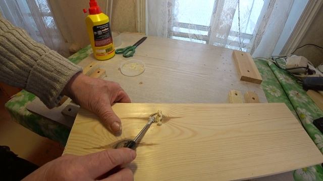 КАК ЗАДЕЛАТЬ ОТВЕРСТИЕ в ДОСКЕ, где выпал СУЧОК???
