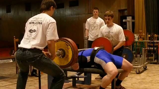 Скосарев, жим лежа 255кг. 11.05.2008 (2 подход) смотреть онлайн