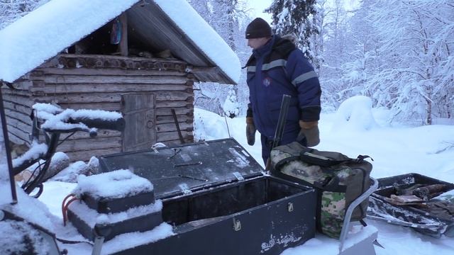 ВЫЖИВАНИЕ В ТАЁЖНОЙ ИЗБУШКЕ / СТОЯТ СИЛЬНЫЕ МОРОЗЫ / УЕЗЖАЮ ИЗ ТАЙГИ НА СНЕГОХОДЕ СМ-002. ОХОТА. смотреть онлайн