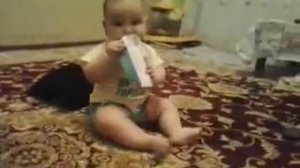 6 месячный малыш необычно танцует)