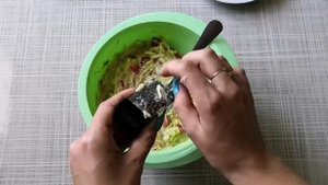 Оладьи из кабачков с помидором и сыром