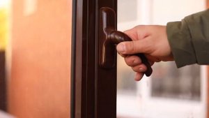Отзыв об остеклении крыльца в коттедже