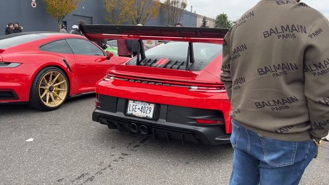 Up close and personal with a Porsche 911 GT3RS - 992 смотреть онлайн