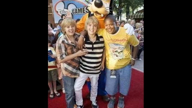 Dylan and Cole Sprouse - Pics смотреть онлайн