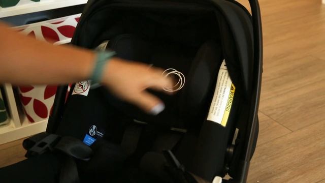 The Bugaboo Turtle Air by Nuna Car Seat on The Go смотреть онлайн