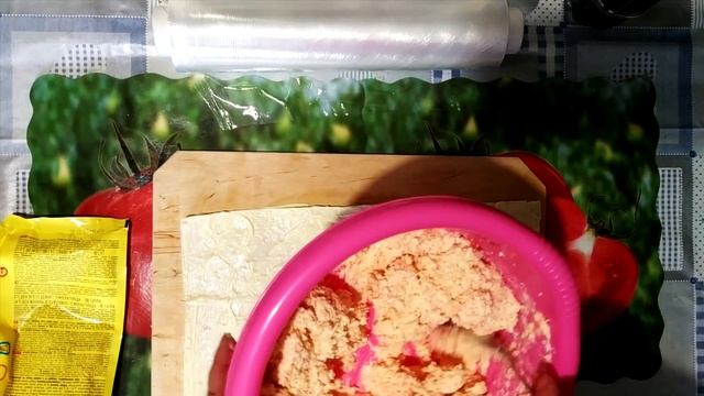 Рулет из лаваша с крабовыми палочками из маминой коллекции рецептов.