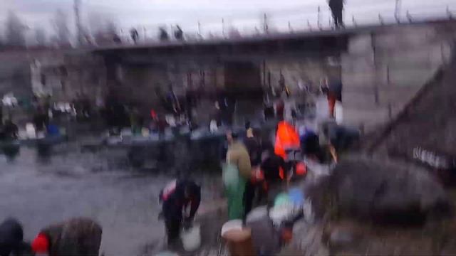 Как ловят корюшку весной во время нереста. Оз. Имандра. смотреть онлайн