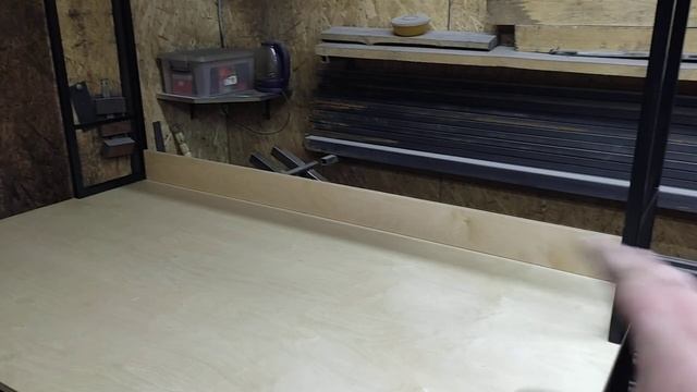 Стол компьютерный с ящиками и полками из фанеры