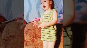 Детский лепет. Шарик лопнул. Вот это эмоции. Два года ребёнку.))))