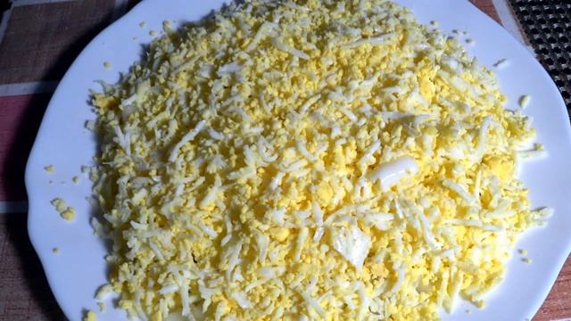 Салат мимоза, очень вкусный салат, из консервированной скумбрии. смотреть онлайн