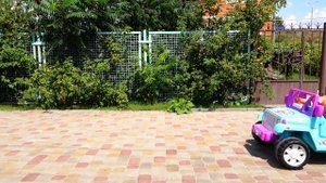 АМЕЛЬКА отбуксировала Маму! Мама поехала в магазин за мороженым на Игрушечном Джипе!