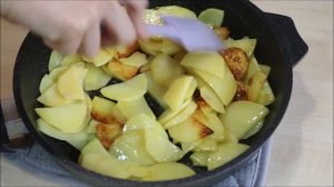 Жареная картошка с красным луком — видео рецепт