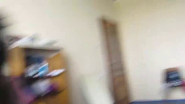 Кавказец разговаривает по телефону смотреть онлайн