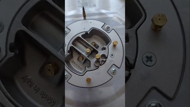 Как заменить форсунки на варочной поверхности Hansa самостоятельно, с природного газа на пропан... смотреть онлайн