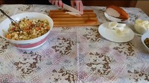 Салат "Оливье" с копченой курицей