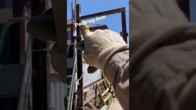 Зазор между металлической калиткой и столбом делаем 6мм. В наличии большой ассортимент инструмента