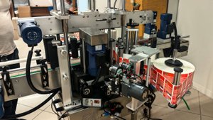 Двухпозиционная этикетировочная линия