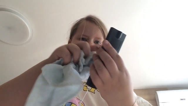 Помогаю маме протереть пыль? смотреть онлайн