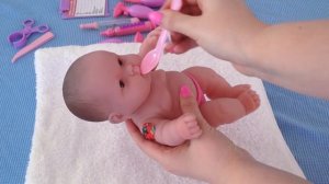 Видео с Куклой Пупсик играем в дочки матери Доктор Baby Doll Doctor