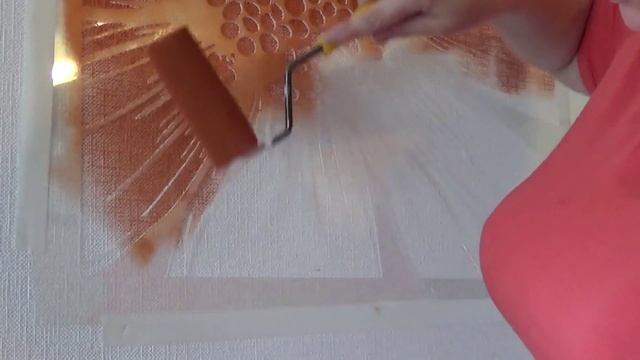 Наносим многоразовый трафарет на стену