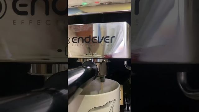 Обзор кофеварки рожкового типа Endever Costa-1085 смотреть онлайн