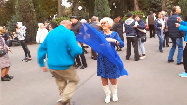 ТЫ ОЧЕНЬ КРАСИВА В ЭТОМ ПЛАТЬЕ смотреть онлайн