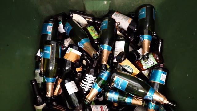 Recycling in Sweden | Trashy tour | Södermalm | Stockholm смотреть онлайн