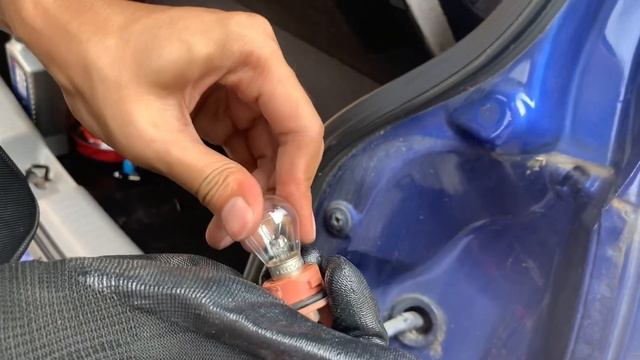 Kia Picanto brake light bulb replacement смотреть онлайн