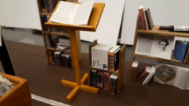 Модель магазина из сериала "Книжный магазин Блэка" смотреть онлайн