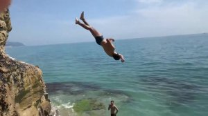 Упал со скалы в море 🌊 2019