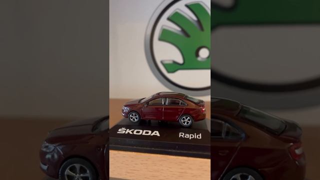 Skoda Rapid bordo Abrex 1:72