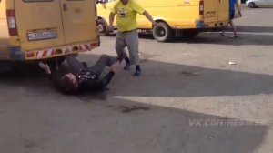 Драка водителя маршрутки и пьяного пассажира в Омске