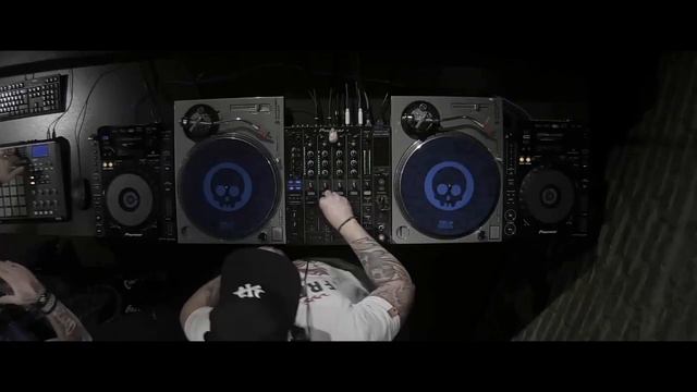 Stinson and Vecster feat. Luger - Drop Dealerz смотреть онлайн