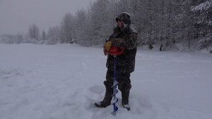 Электробур Урал-Про, испытание, обзор. Зимний поход на таёжное озеро. Супер ледобур!