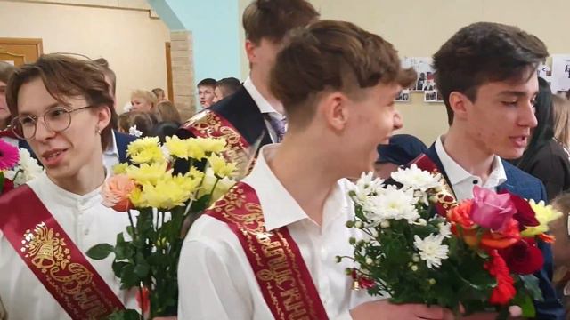 Еще минута до прощанья. Последний звонок выпуск 2023 смотреть онлайн