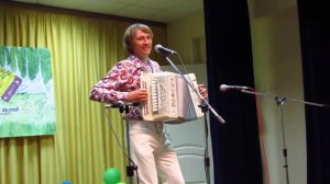 Мелодии из мультфильмов исполняет Павел Уханов