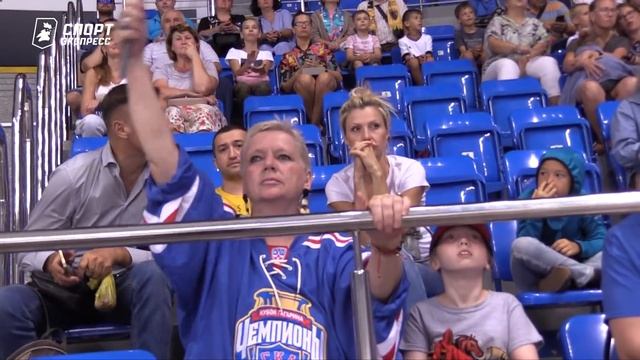 У клубов КХЛ - ужасные финансовые показатели. День с Алексеем Шевченко смотреть онлайн