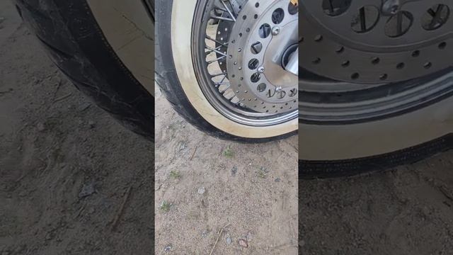 Как и чем отмыть белую резину белый бок на покрышке мотоцикла. смотреть онлайн