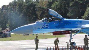 Spectators TUMBLE in JET-BLAST of Su-27 Ukrainian AF, Departing KB