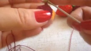 Вяжем виноград крючком.