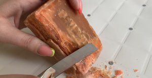 Резка мыла. Dry soap carving. Мыло СССР Семейное? #асмр #asmr #drysoap