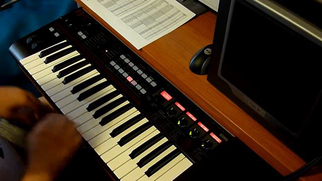 Korg R3 Banco M1 a M8 смотреть онлайн