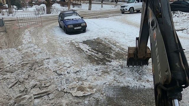 Долбим лед харламов. Штука долбить лед