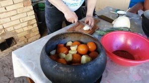 Утка тушеная с картошкой и овощами в чугунке в тандыре!!!