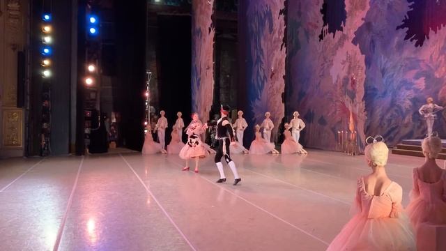 Испанский танец из балета «Щелкунчик» смотреть онлайн